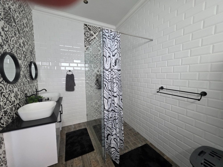 2 Bedroom Property for Sale in Outeniquasbosch Western Cape